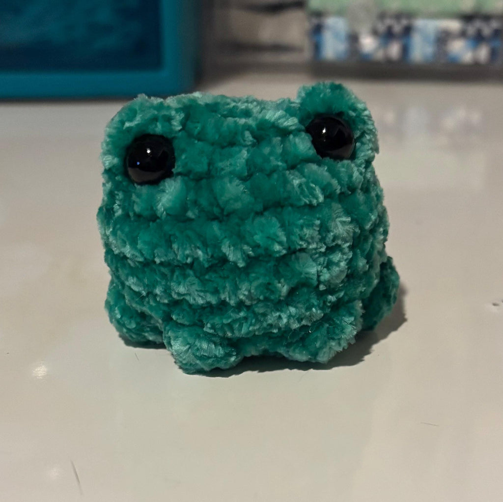 Handmade Crochet Frog Plush Toy – Amigurumi Stuffed Animal, Multiple Colors